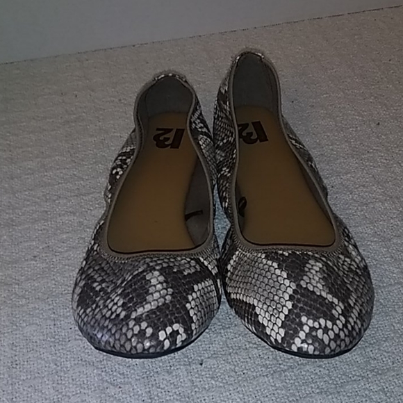 Faire r2 snake skin design shoe's - Picture 3 of 3